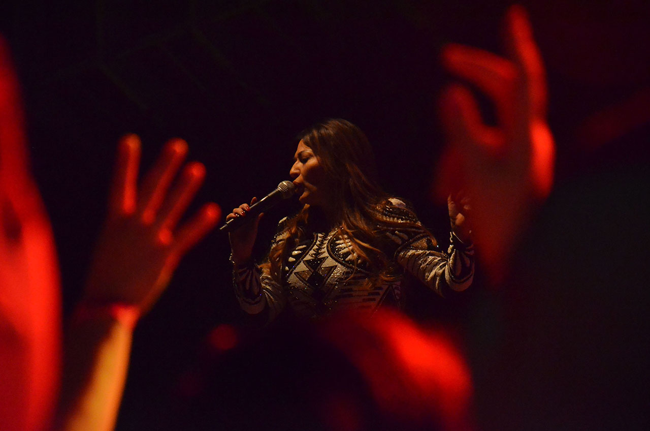 Männer himmeln sie an, Frauen eifern ihr nach: Ceca bei ihrem Konzert in Vösendorf bei Wien. Foto: BR | Isabella Purkart