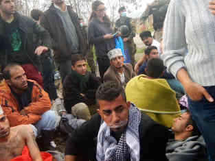 Der Gesundheitszustand verschlechtert sich zusehends für die Iraner, die aus Protest gegen die Ungleichbehandlung ihre Münder zugenäht haben. Foto: BR | Schaban Bajrami