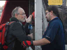 Der Ungar in Dobova kommt von der Caritas, Budapest und heisst Balint Vadasz. Das Erstaufnahmelager wird winterfertig gemacht. Foto: BR | Stjepan Milcic