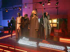 Mehrere Generationen der dunklen Seite beim Familientreffen. Foto: BR | Jan Heier