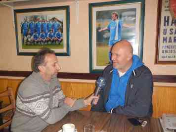 Vereinspräsident Drago Kramaric (re.) im Gespräch mit Stjepan Milcic. Foto: BR | Blaz Andracic