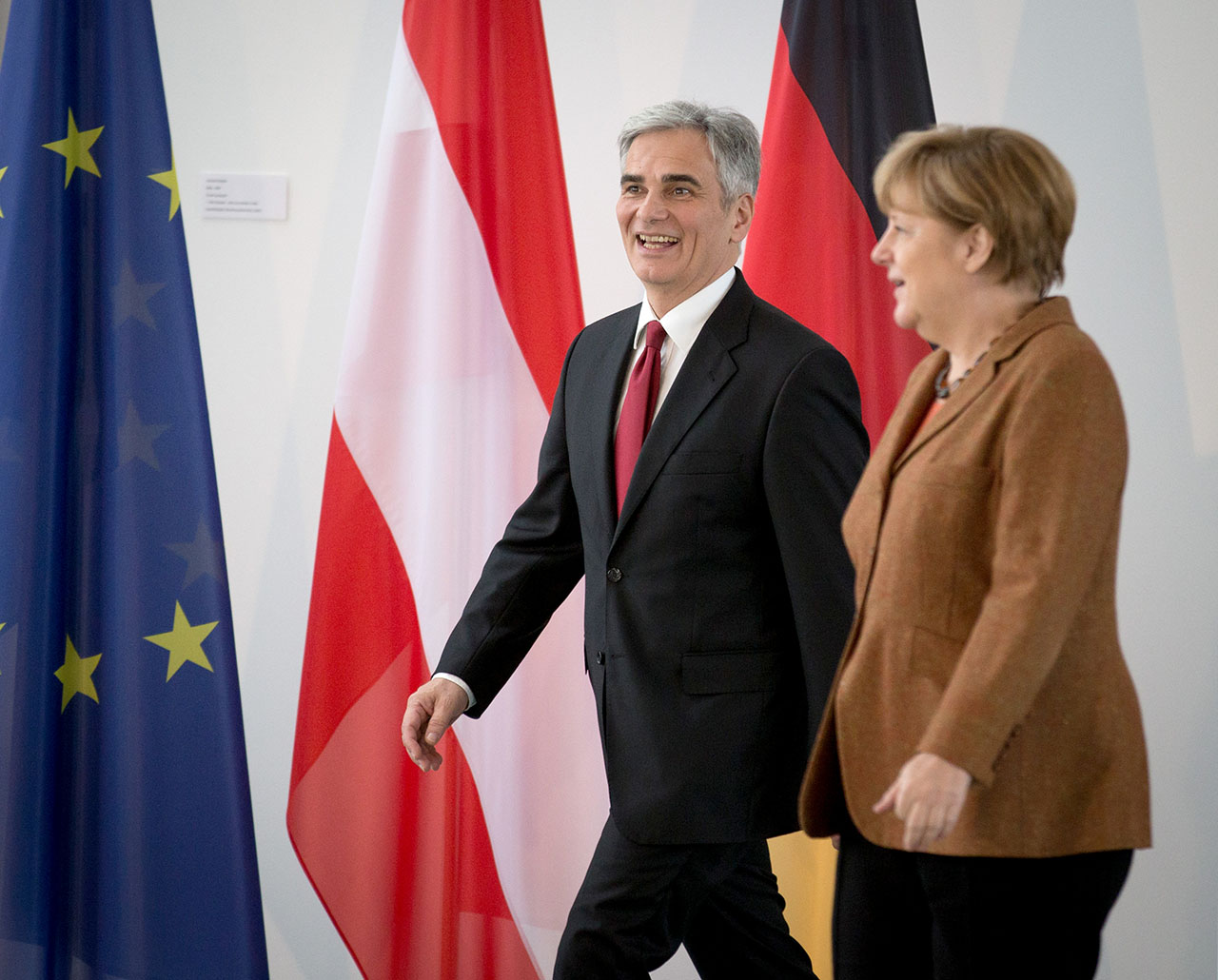Der österreichische Bundeskanzler Werner Faymann bei einem Treffen mit Bundeskanzlerin Angela Merkel (CDU) am 19.11.2015 in Berlin. Foto: picture alliance | dpa