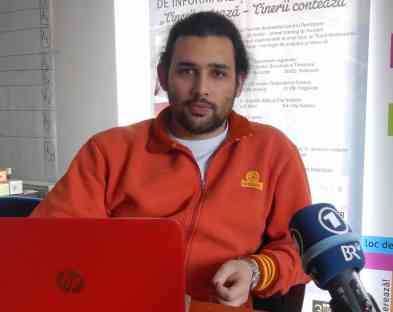 "Meine Generation will eine Zukunft!“ Mihai Dragos, ein Ratsvorsitzender der rumänischen Jugend, weiß genau, wer und was seiner Generation die Aussichten versperrt. Foto: BR | herbert Gruenwald