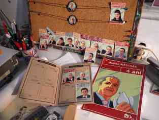 Zehn, acht, sechs, fünf,vier, drei, zwei – kein Zahlenquiz, sondern knallharte Knastjahre für korrupte Minister als Memory-Spiel. Foto: BR | Herbert Gruenwald