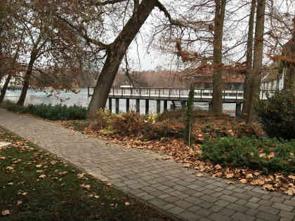 Auch im Winter hat der See angenehme 28 Grad. Foto: BR | Gero Korritter