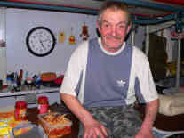 Jozsef lebt seit 20 Jahren im Zug, Er hat einen Sohn, will ihm aber nicht zur Last fallen. Foto: BR | Harriett Ferenczi