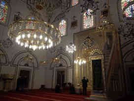 Die Isak Celebi Moschee in Bitola - Gläubige beim Mittagsgebet. Foto: BR | Schaban Bajrami