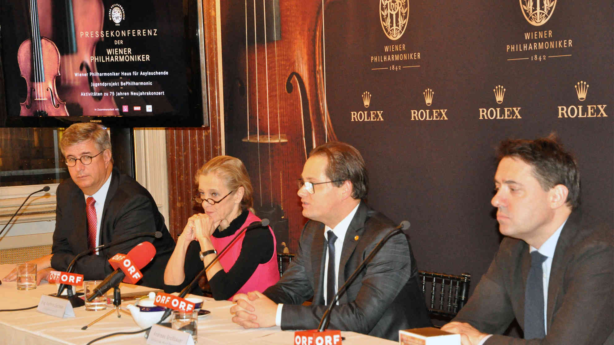Bei der Pressekonferenz der Wiener Philharmoniker am 30.11.2015 (v.l. Gerhard Starsich - Generaldirektor Münze Österreich, Kathrin Zechner - Fernsehdirektorin ORF, Andreas Großbauer - Vorstand der Wr. Philharmoniker, Bogdan Roscic - Präsident Sony Classical). Foto: BR | Karin Straka