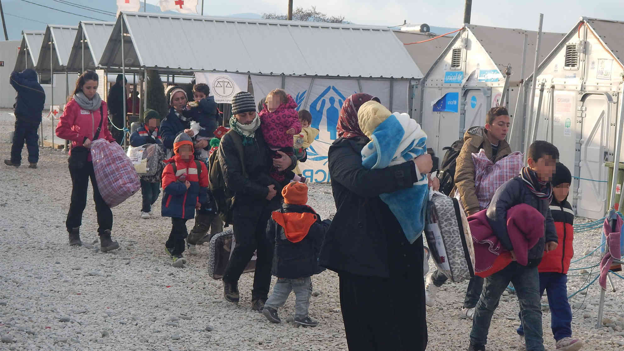Menschen bei ihrer Ankunft im Flüchtlingslager Gevgelija. Foto: BR | Schaban Bajrami
