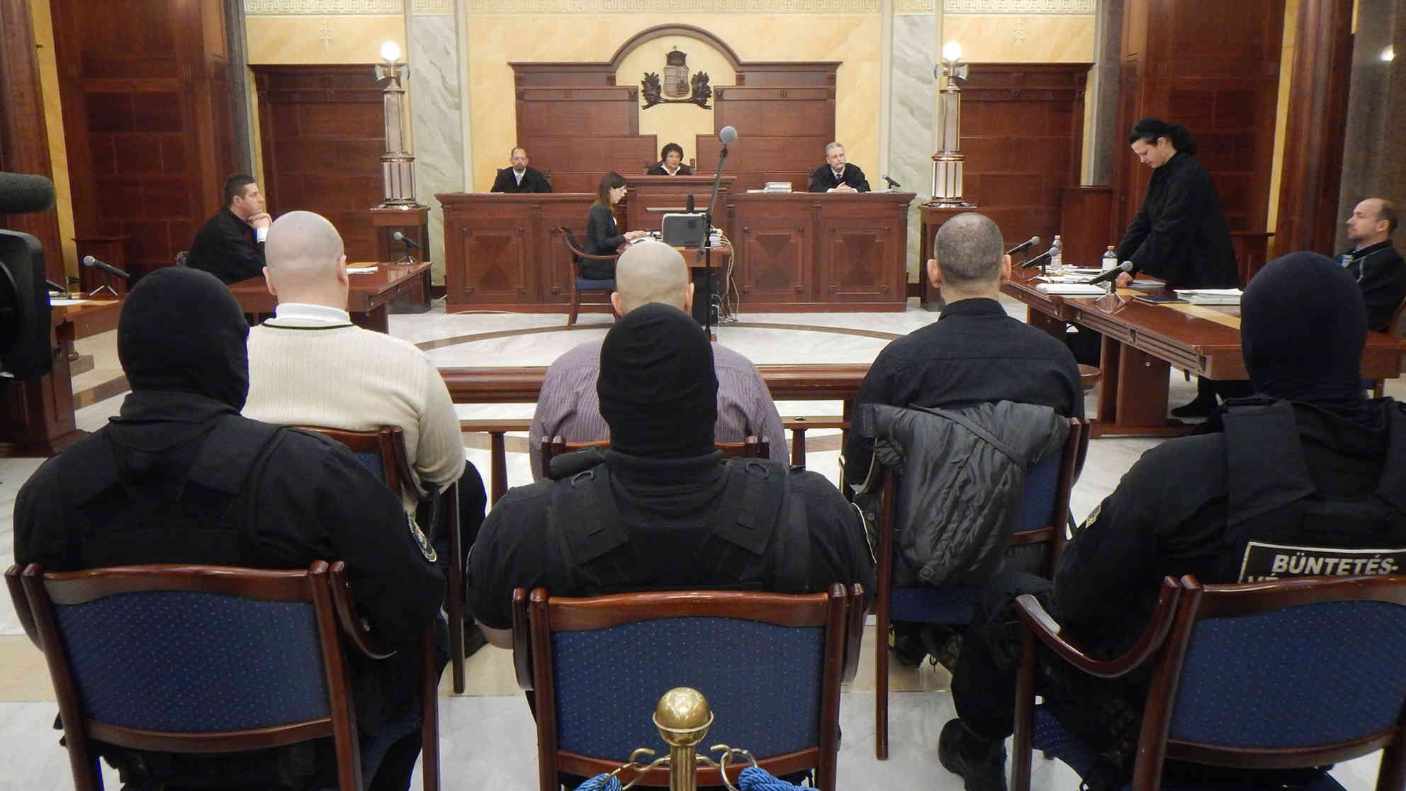 Die drei Täter vor dem Oberste Gerichtshof. Foto: BR | Attila Poth