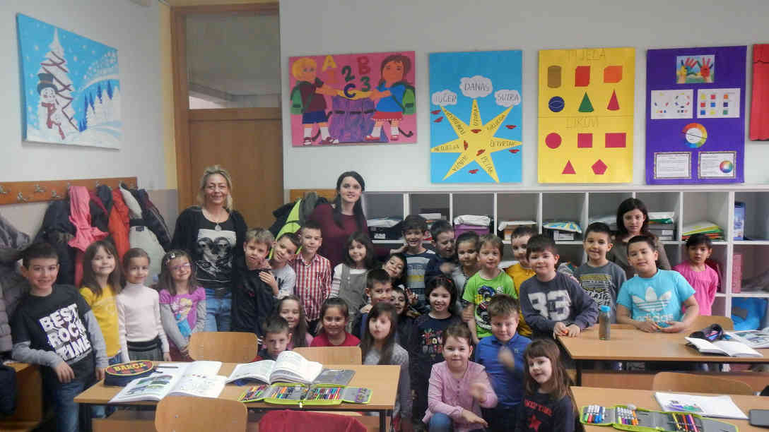 Die komplette Klasse hat sich dazu entschlossen Gebärdensprache zu lernen. Foto: BR | Eldina Jasarevic