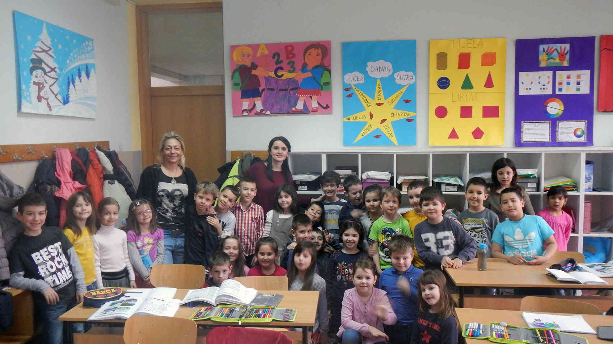 Die komplette Klasse hat sich dazu entschlossen Gebärdensprache zu lernen. Foto: BR | Eldina Jasarevic