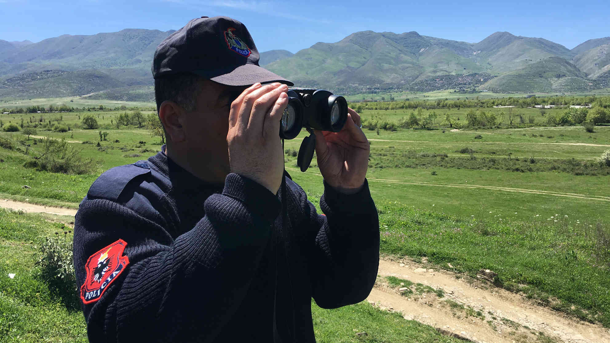 Zusätzliche albanische Polizeikräfte sichern die sogenannte grüne Grenze Albaniens in Richtung Griechenland. Foto: BR | Michael Mandlik