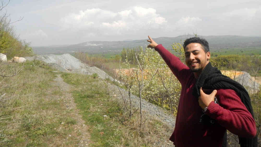 Muhamed aus Casablanca möchte nach Spanien, wo sich seine Mutter und sein Bruder bereits befinden. Foto: BR | Sasko Golov