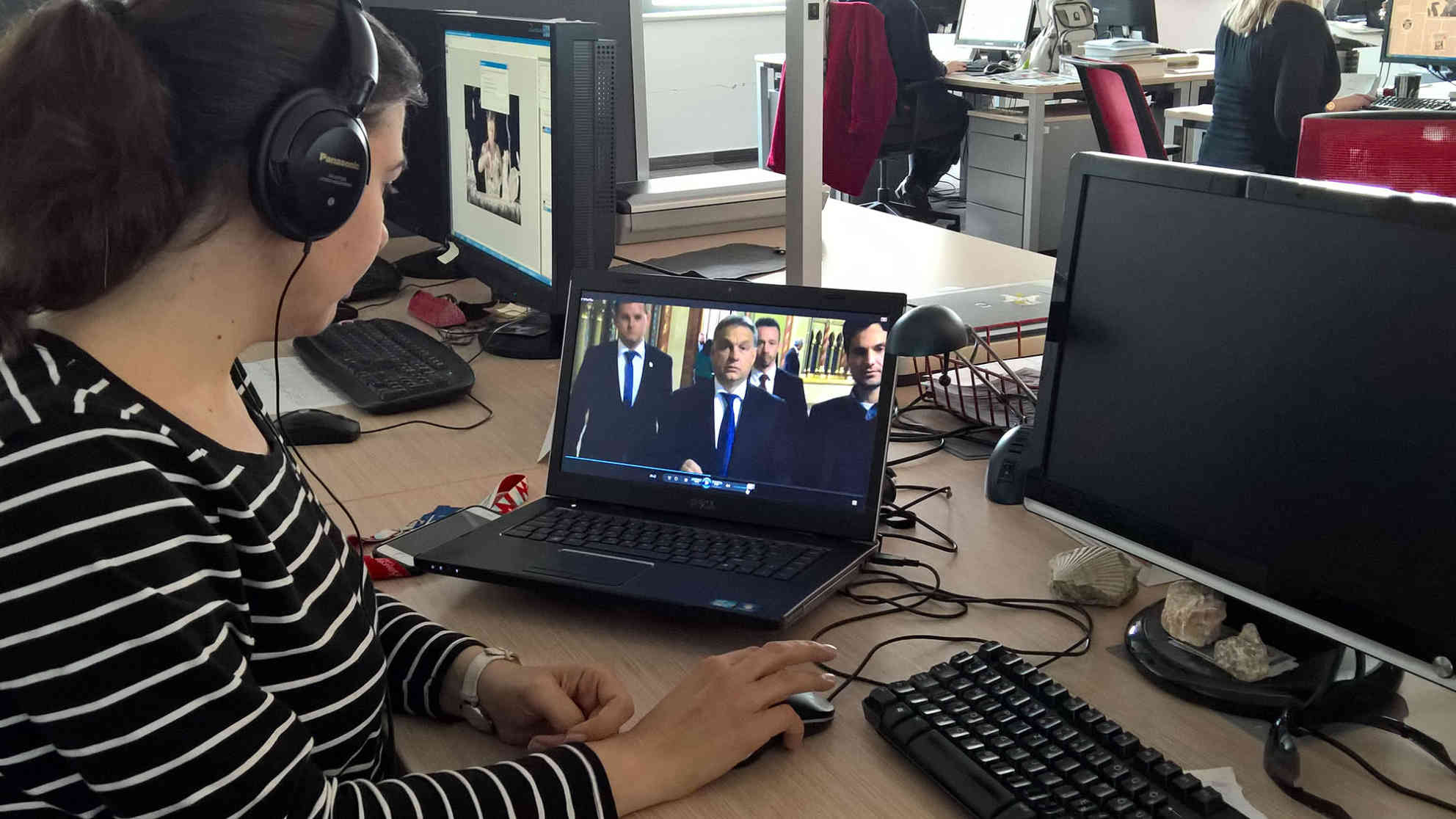 Klara Kovacs ist seit 17 Jahren Journalistin und arbeitet als Videojournalistin für die Tageszeitung Nepszabadsag. Foto: BR | Attila Poth