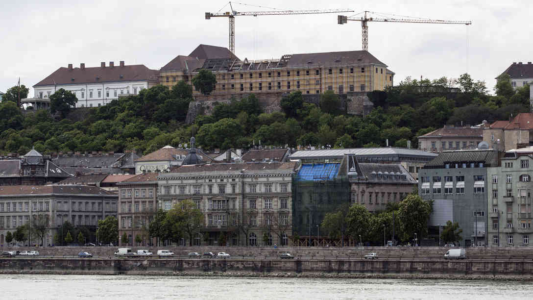 Das ehemalige Karmeliterkloster auf dem Budaer Burgberg wird für den Premier umgebaut - inklusive Prachtbalkon. Foto: Tamas Botos | 444.hu