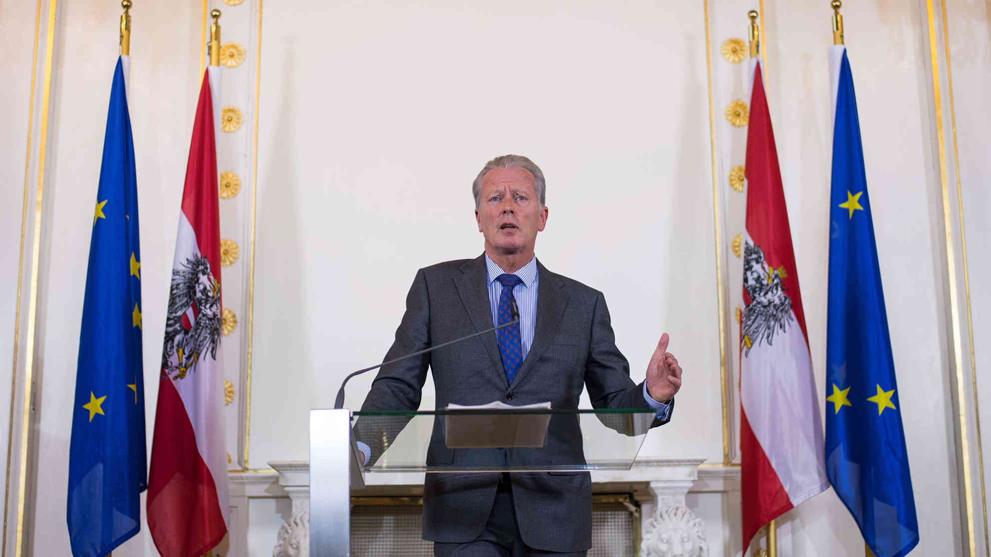 ÖVP-Parteichef und Interims-Bundeskanzler Reinhold Mitterlehner, erklärt heute, dass die ÖVP gegen Neuwahlen sind. Foto: picture-alliance | dpa