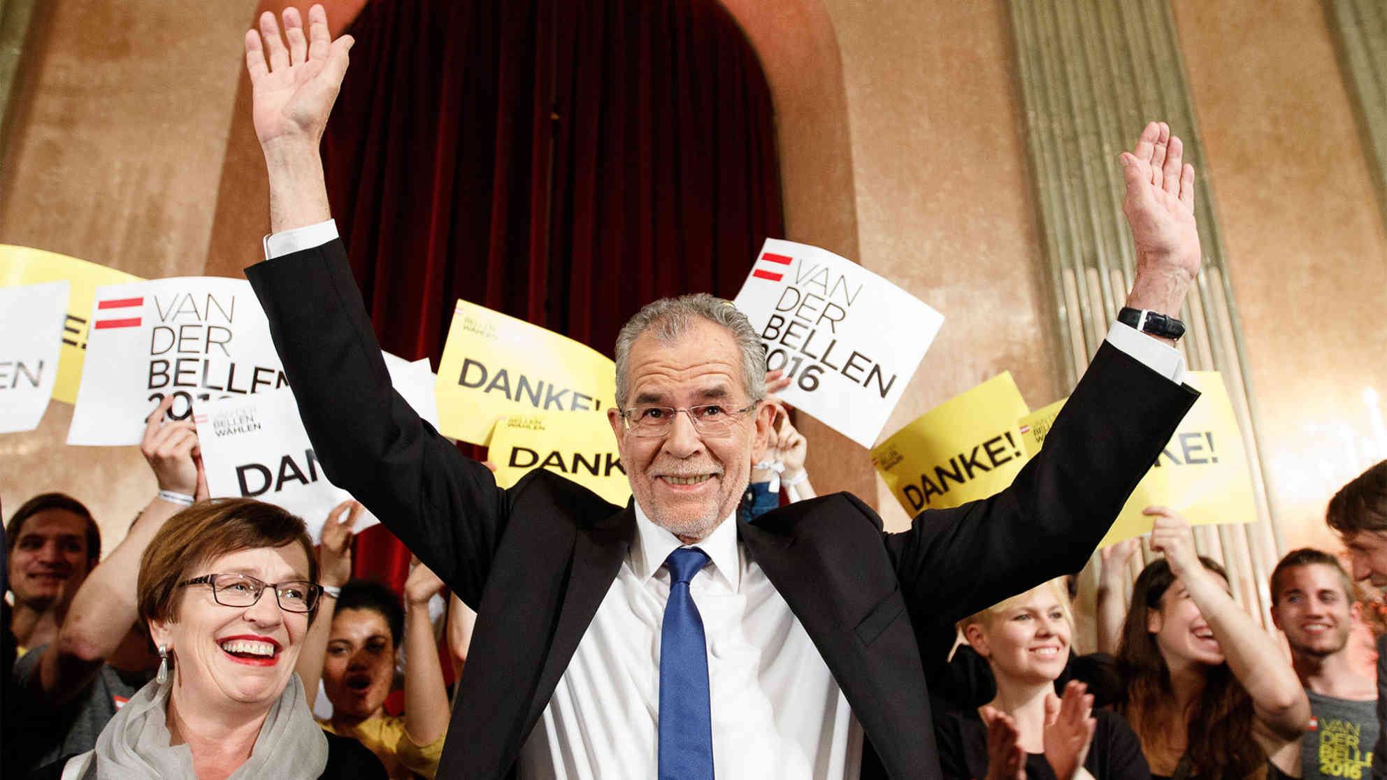 Alexander Van der Bellen am Abend des 22.05.2016. Nach Auszählung aller Wahlkarten am 23.05.2016 wurde Van der Bellen als Sieger erklärt. Foto: picture-alliance | dpa