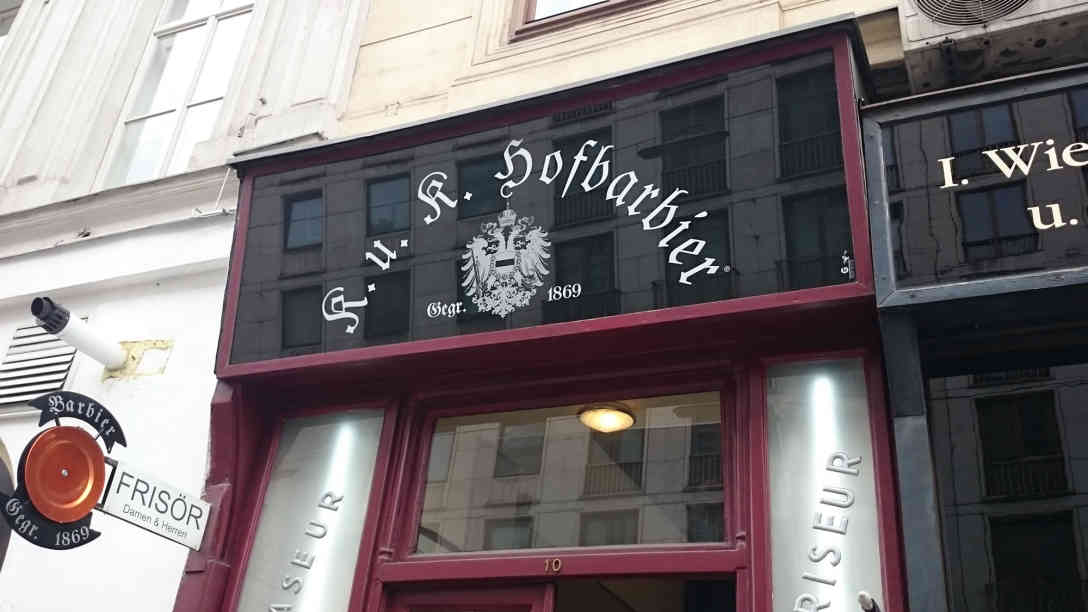 Der K. u. K. Hofbarbier in der Operngasse in Wien blickt auf eine lange Tradition zurück. Foto: BR | Jan Heier