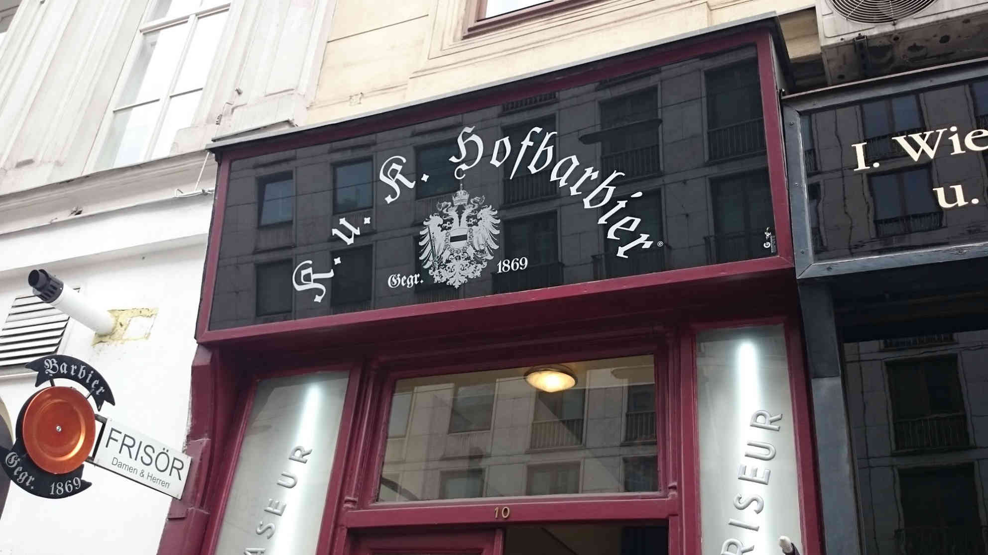 Der K. u. K. Hofbarbier in der Operngasse in Wien blickt auf eine lange Tradition zurück. Foto: BR | Jan Heier