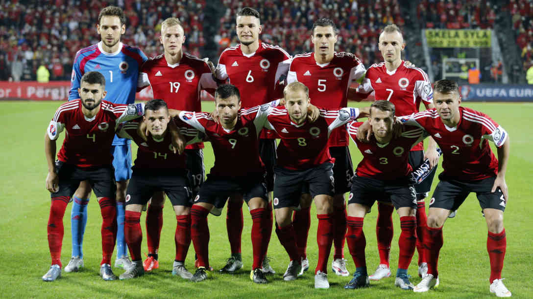 Albaniens Nationalmannschaft vor dem Qualifikationsspiel gegen Serbien. Foto: picture-alliance | dpa