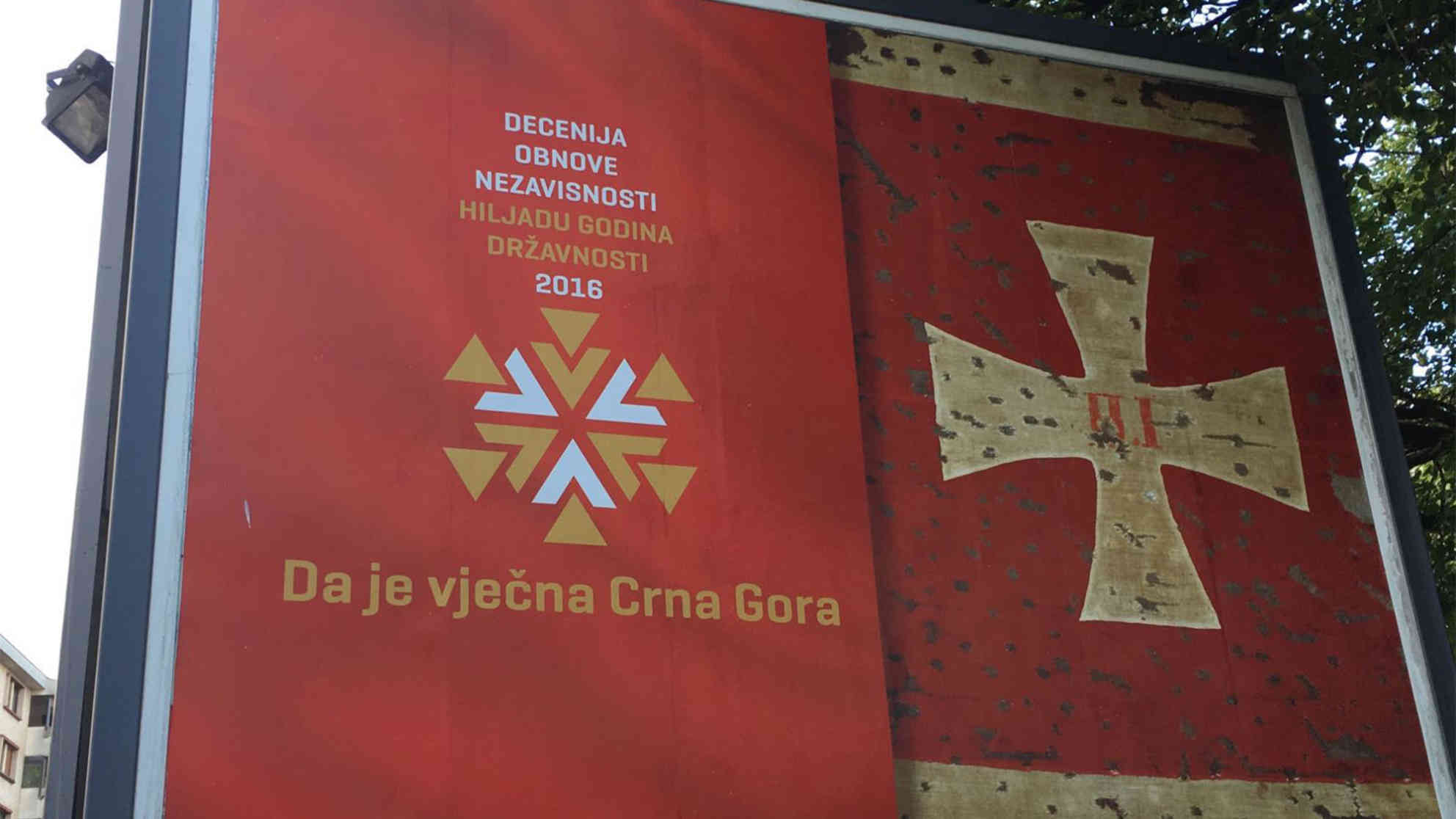 Werbung für die Unabhänigkeit: ein Jahrzehnt Unabhängigkeit, 1000 Jahre Staatlichkeit. Ewig lebe Montenegro. Foto: BR | Stephan Ozsváth