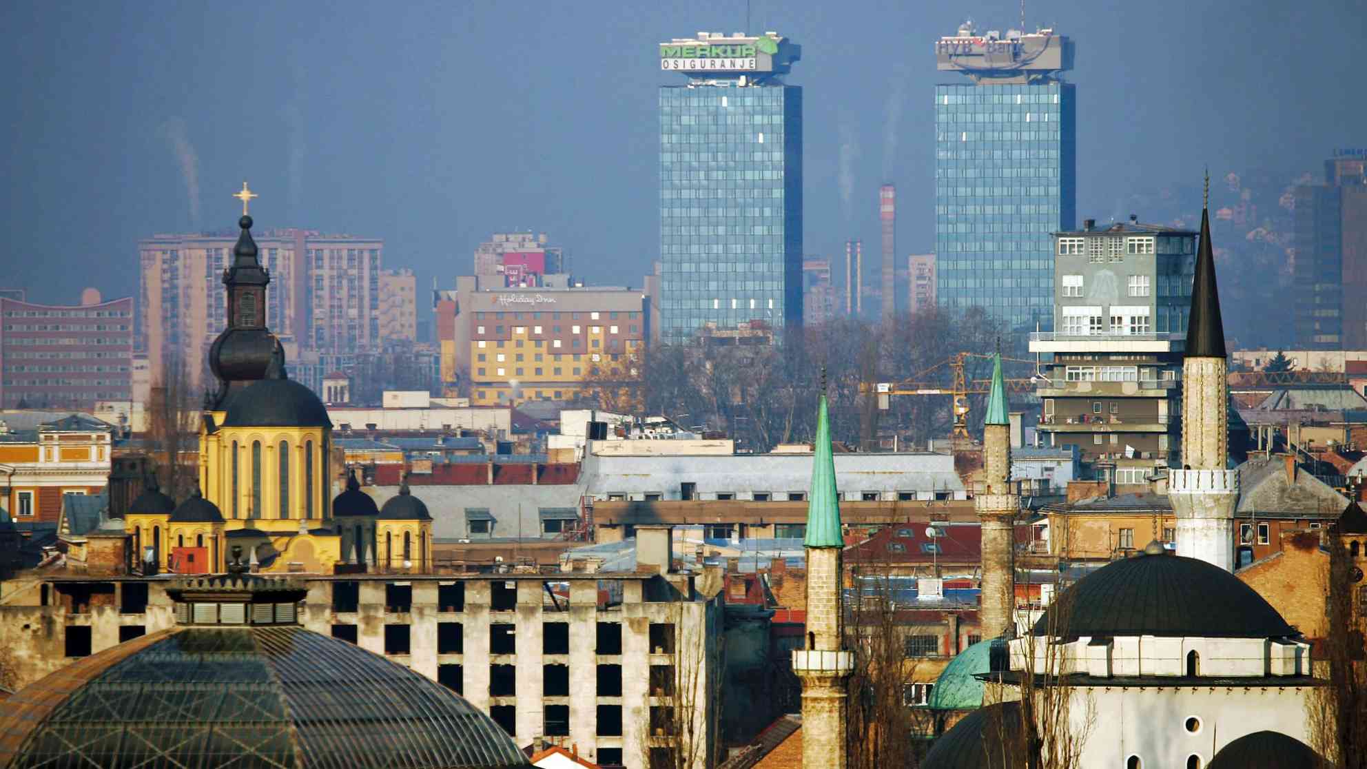 Muslimische, christlich-orthodoxe, katholische und jüdische Gotteshäuser liegen in Sarajevo nur wenige Schritte auseinander. Foto: picture alliance | dpa
