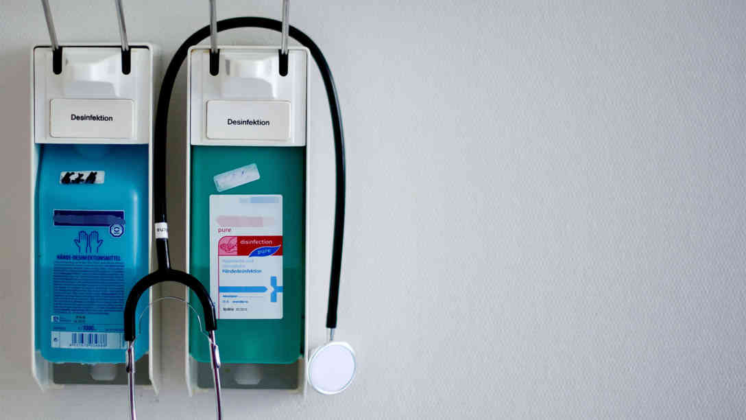 An mehr als 300 Krankenhäuser hat das Unternehmen Hexi Pharma jahrelang verdünnte Desinfektionsmittel geliefert (Symbolbild). Foto: picture-alliance | dpa