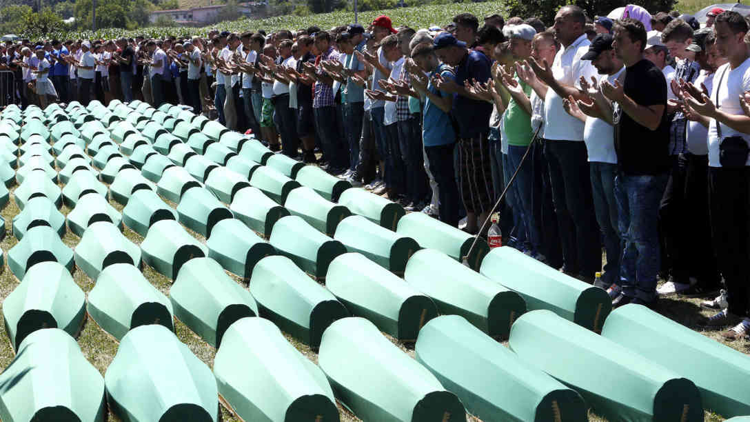 127 neu identifizierte Opfer des Massakers von Srebrenica wurden am 11. Juli 2016 beigesetzt. Foto: picture-alliance | dpa