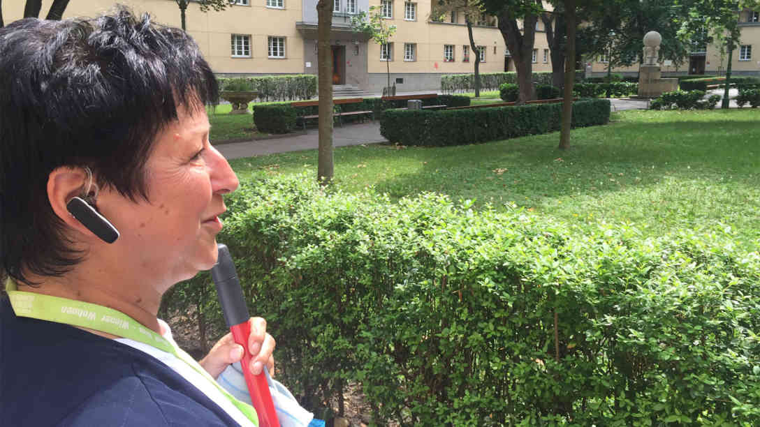 Seit mehr als 18 Jahren ist Renate Bartok Hausbesorgerin und sie betreut über 100 Wohnungen. Foto: BR | Leon Stebe