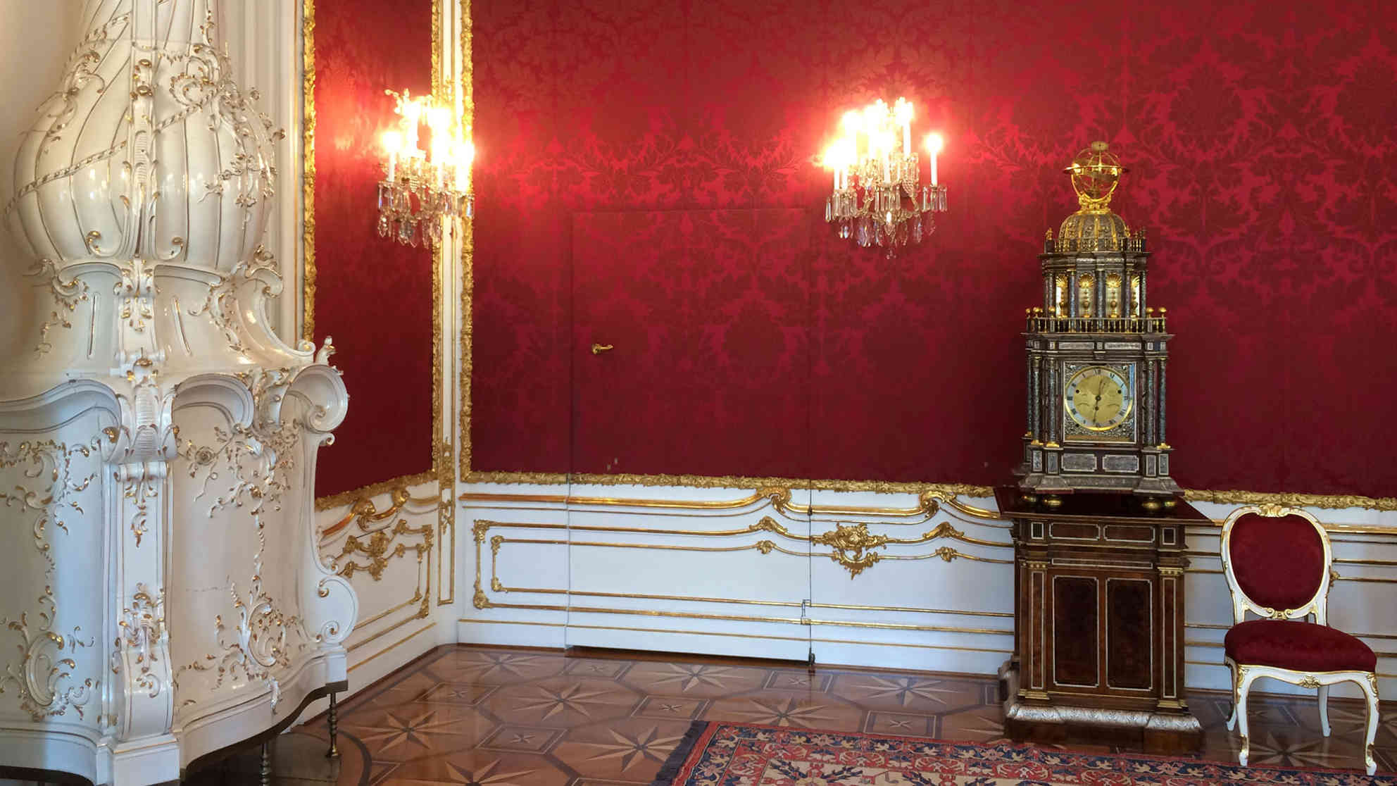 Heinz Fischer schloss heute zum letzten Mal als Bundespräsident die berühmteste Tapetentür der Welt, in der Wiener Hofburg, hinter sich. Foto: BR | Till Rüger