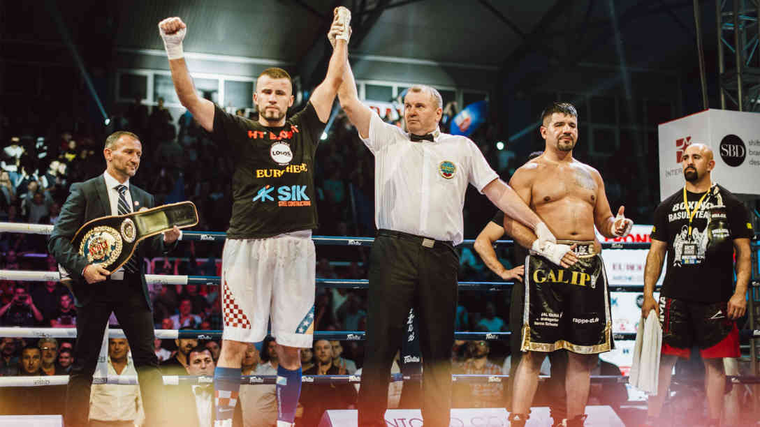 Damir Beljo bei seinem Kampf gegen Mohammad Rasuli. Der Kampf fand am 16.10.2015 in Bosnien & Herzegowina statt. Beljo verteidigte den europäischen WBO Meistertitel. Foto: Damir Beljo