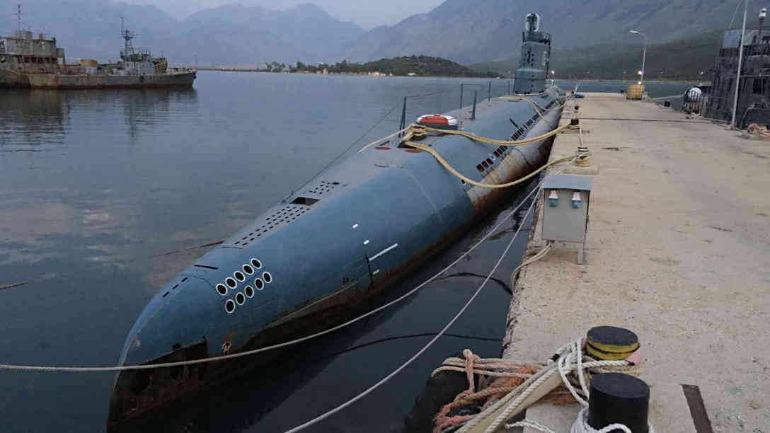 Albanisches U-Boot sowjetischer Bauart der sog.Whiskeyklasse am Marinestützpunkt Pashaliman. Foto: BR | Michael Mandlik