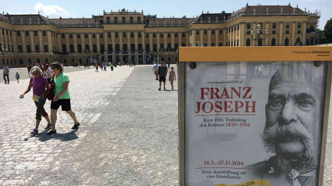 Die kaiserlichen Kutschen sind in der Wagenburg im Wiener Schloss Schönbrunn ausgestellt. Foto: BR | Ralf Borchard