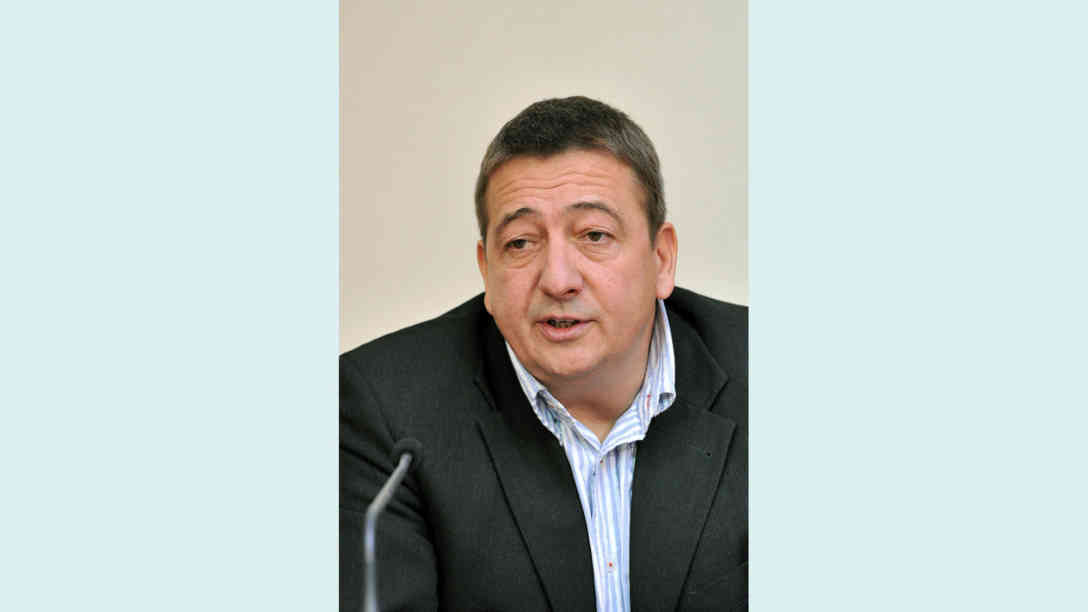 Der ungarische Publizist Zsolt Bayer bei einer Pressekonferenz am 16.01.2012 in Budapest. Foto: picture alliance | dpa