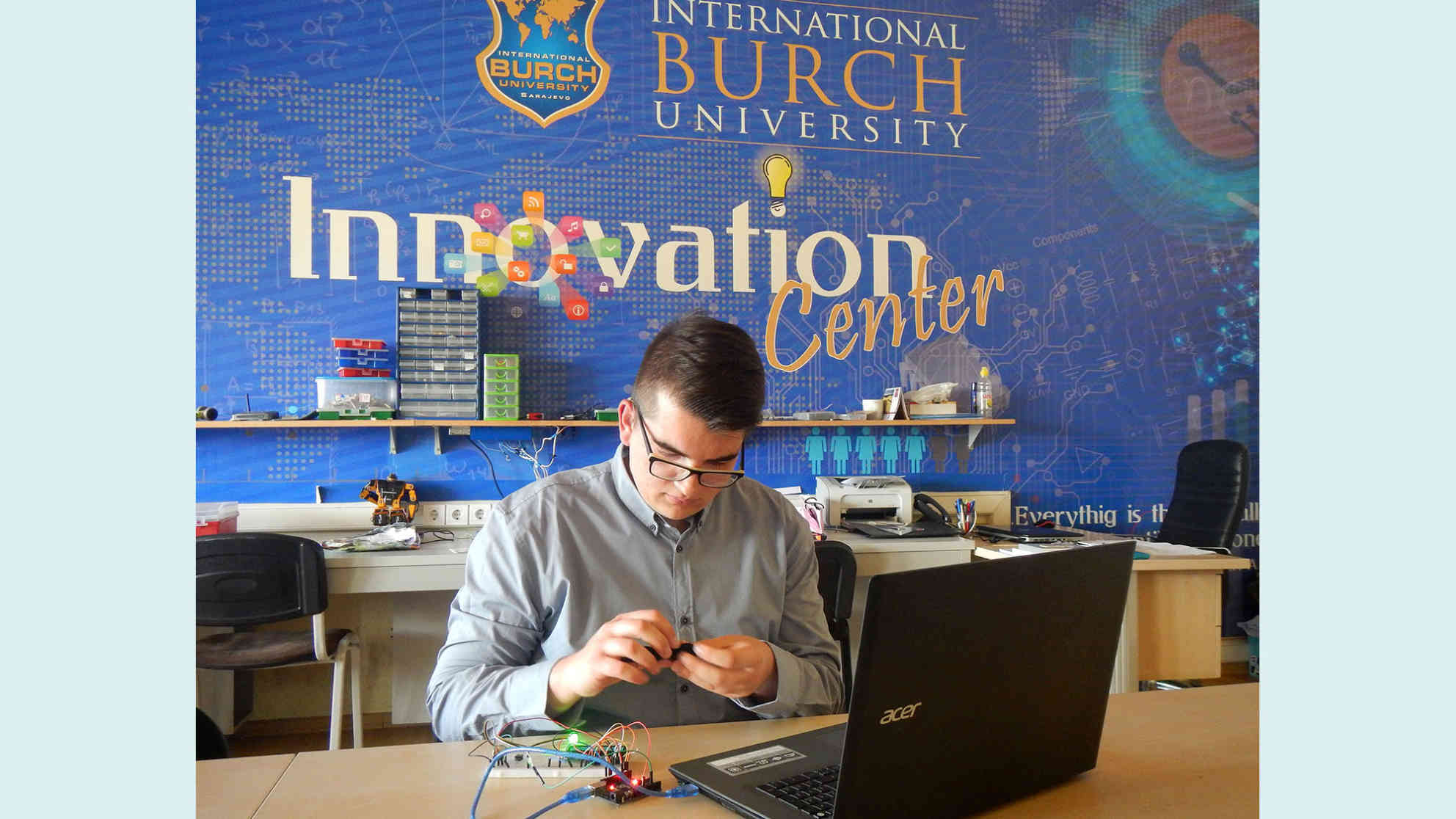 Dalibor Dumic - Der junge IT-Experte will Menschen mit Behinderung helfen, ein besseres Leben zu führen – und zwar in Bosnien. Foto: BR | Eldina Jasarevic