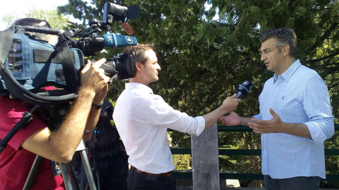 Andrej Plenkovic im Interview mit ARD-Korrespondent Darko Jakovljevic. Foto: BR | Filip Ledinscak