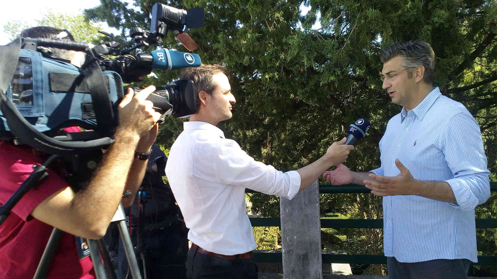 Andrej Plenkovic im Interview mit ARD-Korrespondent Darko Jakovljevic. Foto: BR | Filip Ledinscak