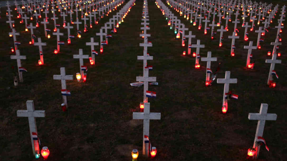 Kroaten gedenken der Opfer der Schlacht von Vukovar 1991. Foto: picture-alliance | dpa
