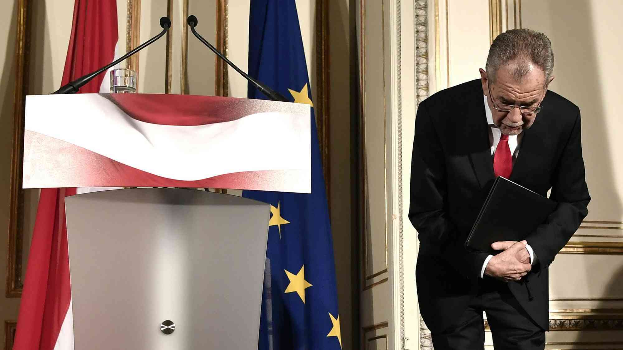 Der designierte Bundespräsident Van der Bellen im Rahmen eines Pressestatements. Foto: picture alliance/dpa