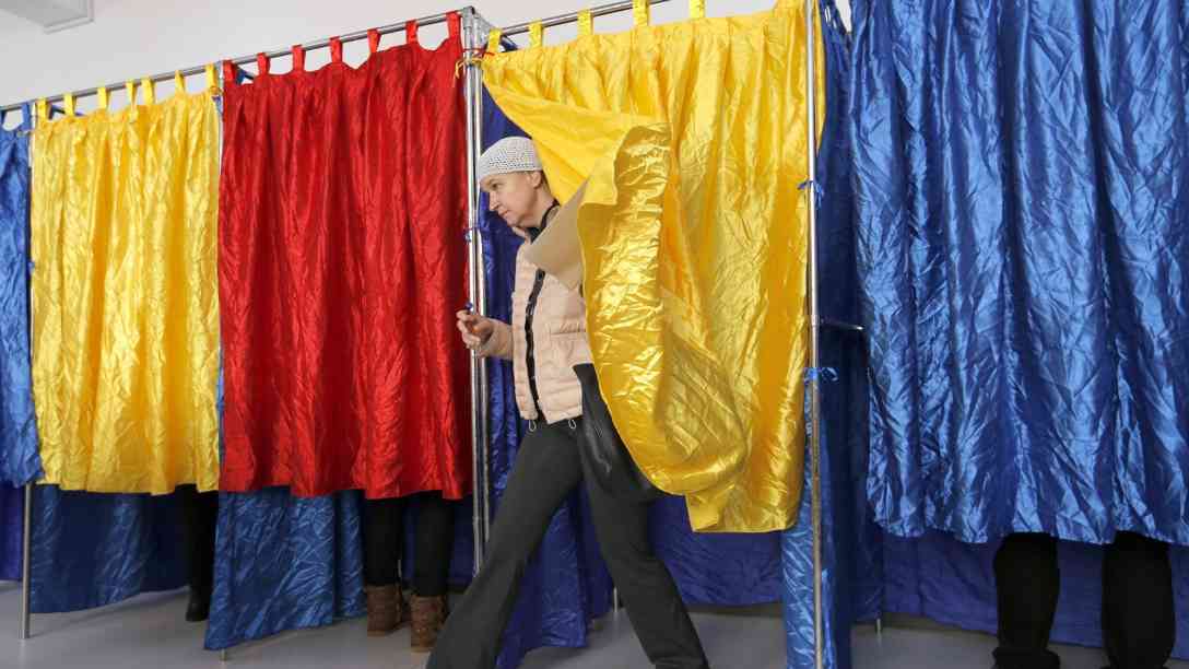 Laut ersten Prognosen liegen die Sozialdemokraten bei den Parlamentswahlen in Rumänien vorne. An zweiter Stelle sehen die Prognosen die nationalliberale Partei - PNL. Foto: picture-alliance | dpa