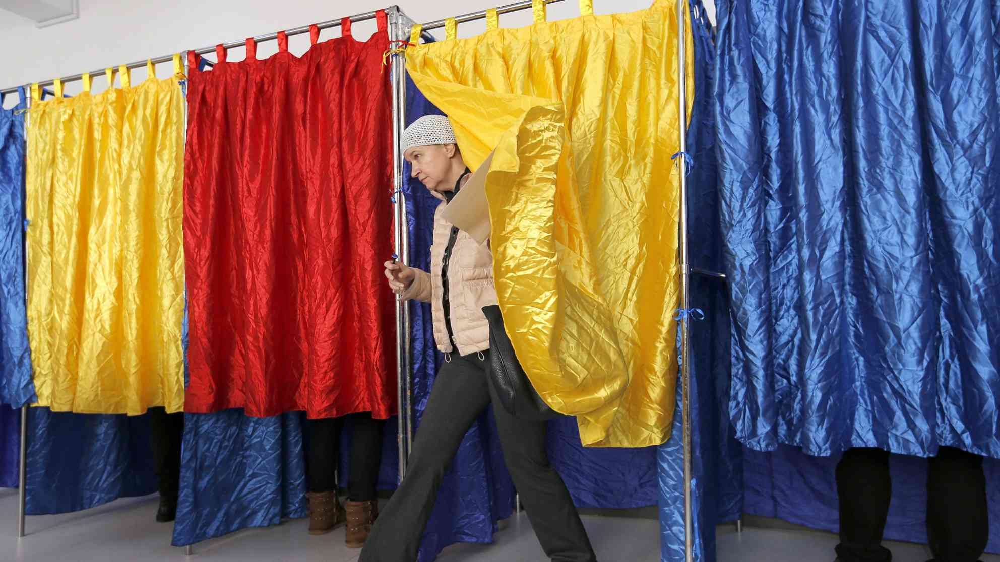 Laut ersten Prognosen liegen die Sozialdemokraten bei den Parlamentswahlen in Rumänien vorne. An zweiter Stelle sehen die Prognosen die nationalliberale Partei - PNL. Foto: picture-alliance | dpa