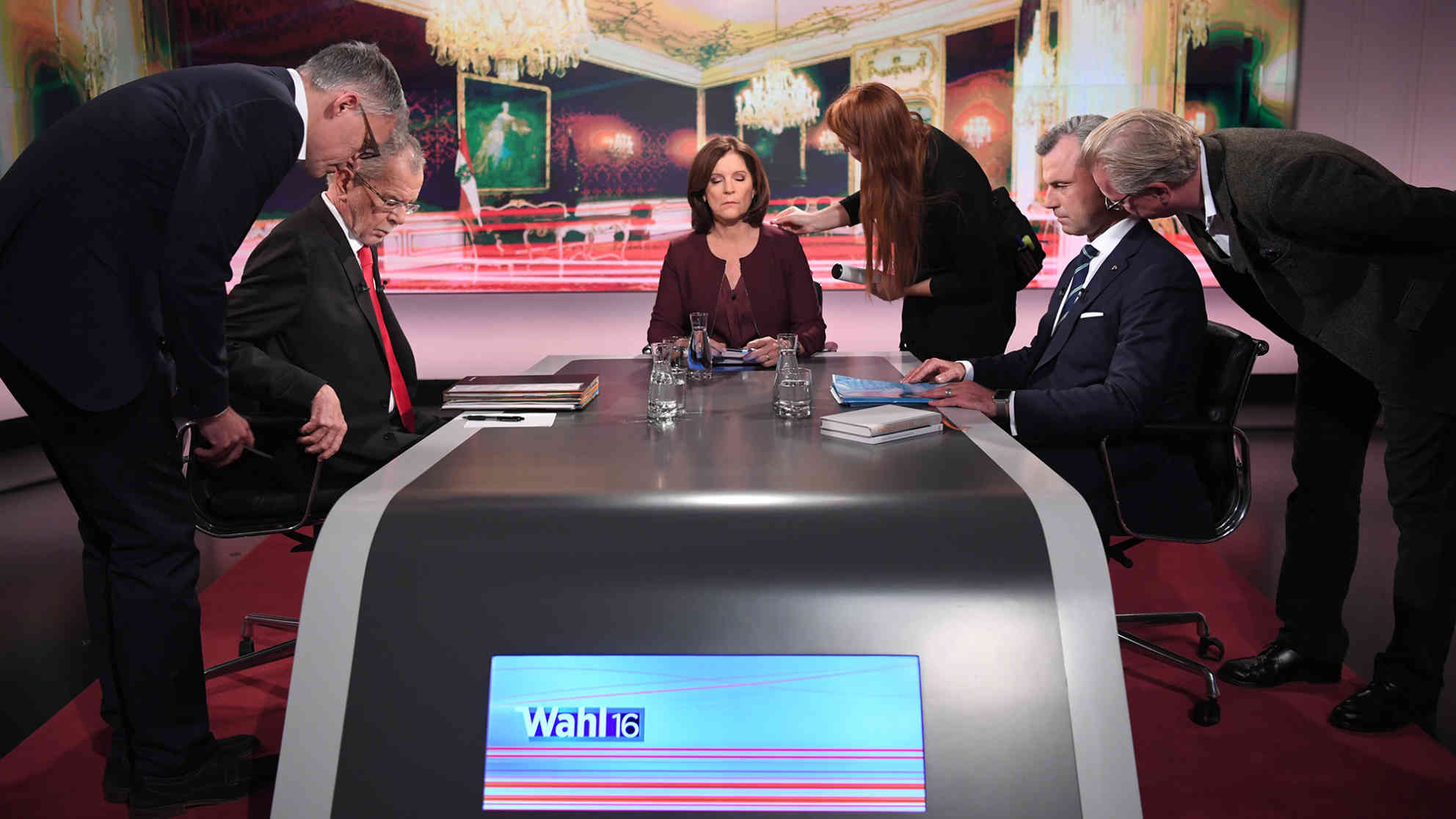ORF-Diskussion der Kandidaten Van der Bellen und Hofer. Foto: picture alliance/dpa