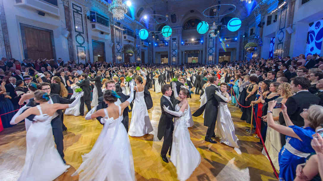 Tanz der Debütantinnen und Debütanten. Foto: BR | Tamara Link