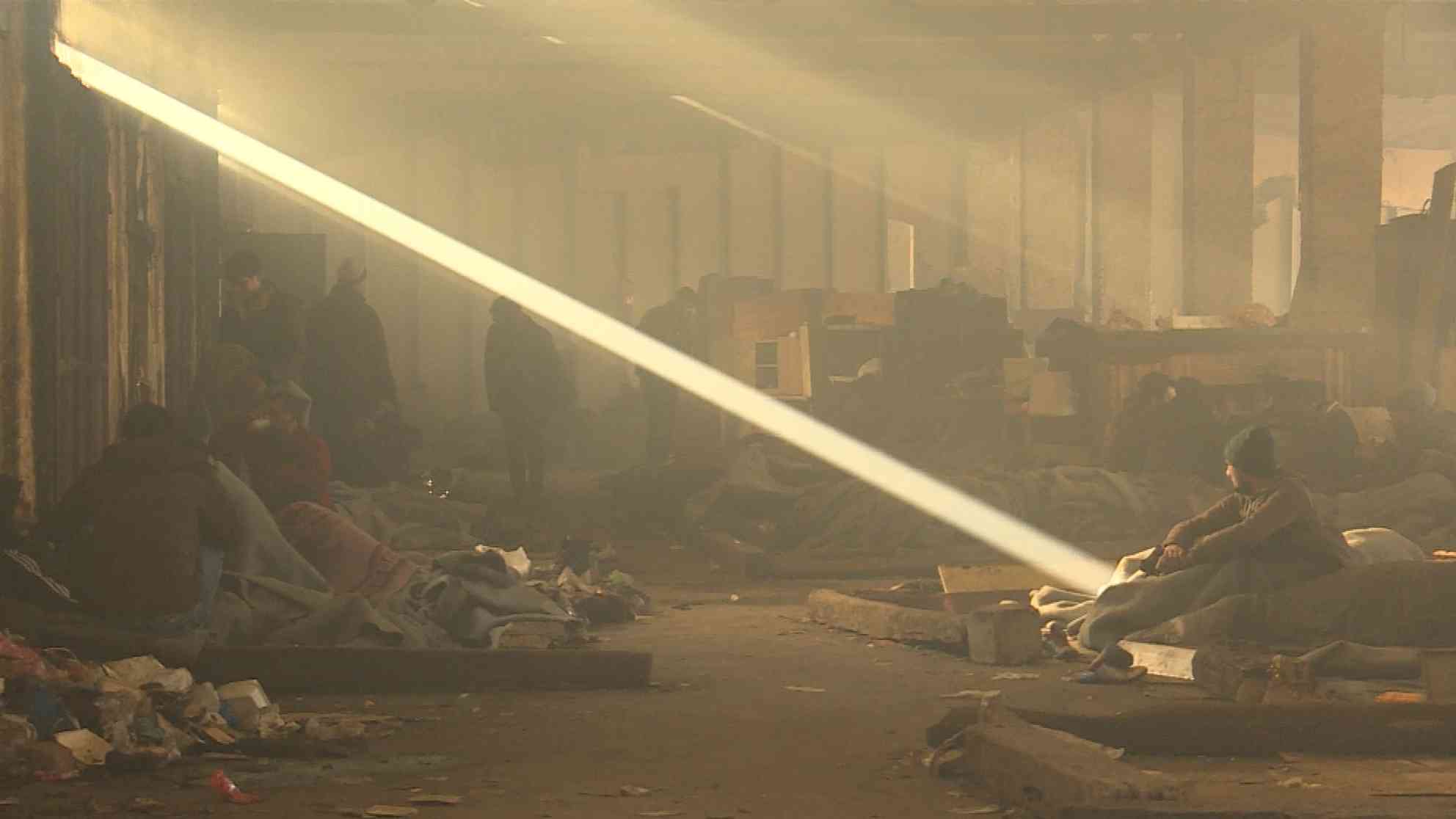 Alle wollen so schnell wie möglich hier weg bevor der Winter kommt. Foto: BR | Videostandbild | Zarko Bogdanovic