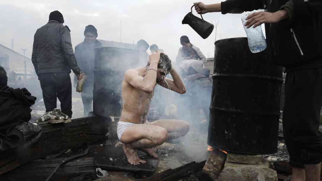 Tausende Flüchtlinge leben in Belgrad unter unmenschlichen Lebensbedingungen in der Hoffnung irgendwie doch nach Westeuropa zu gelangen. Foto: picture-alliance | dpa