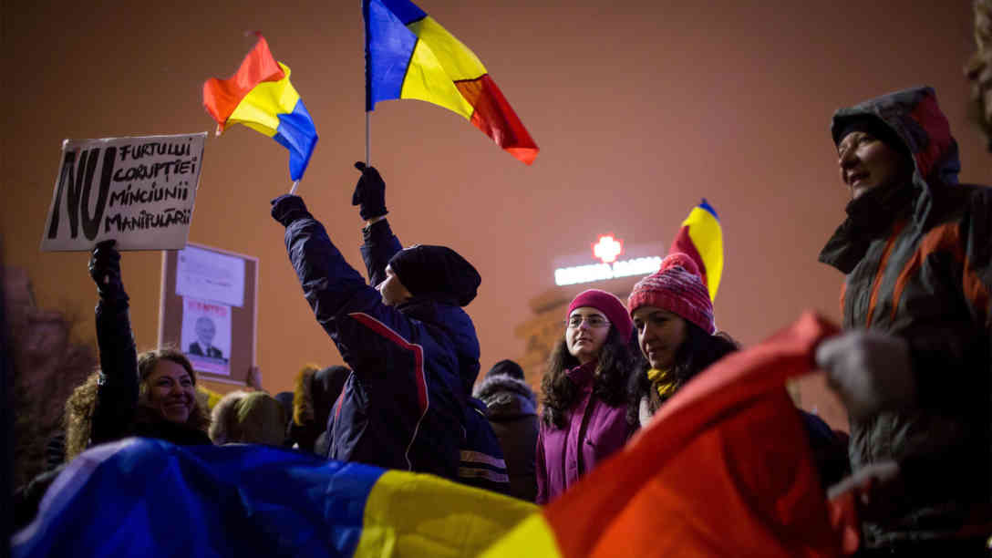Grund für die Proteste ist das Regierungs-Dekret zur Lockerung der Gesetze gegen Korruption. Foto: picture-alliance | dpa