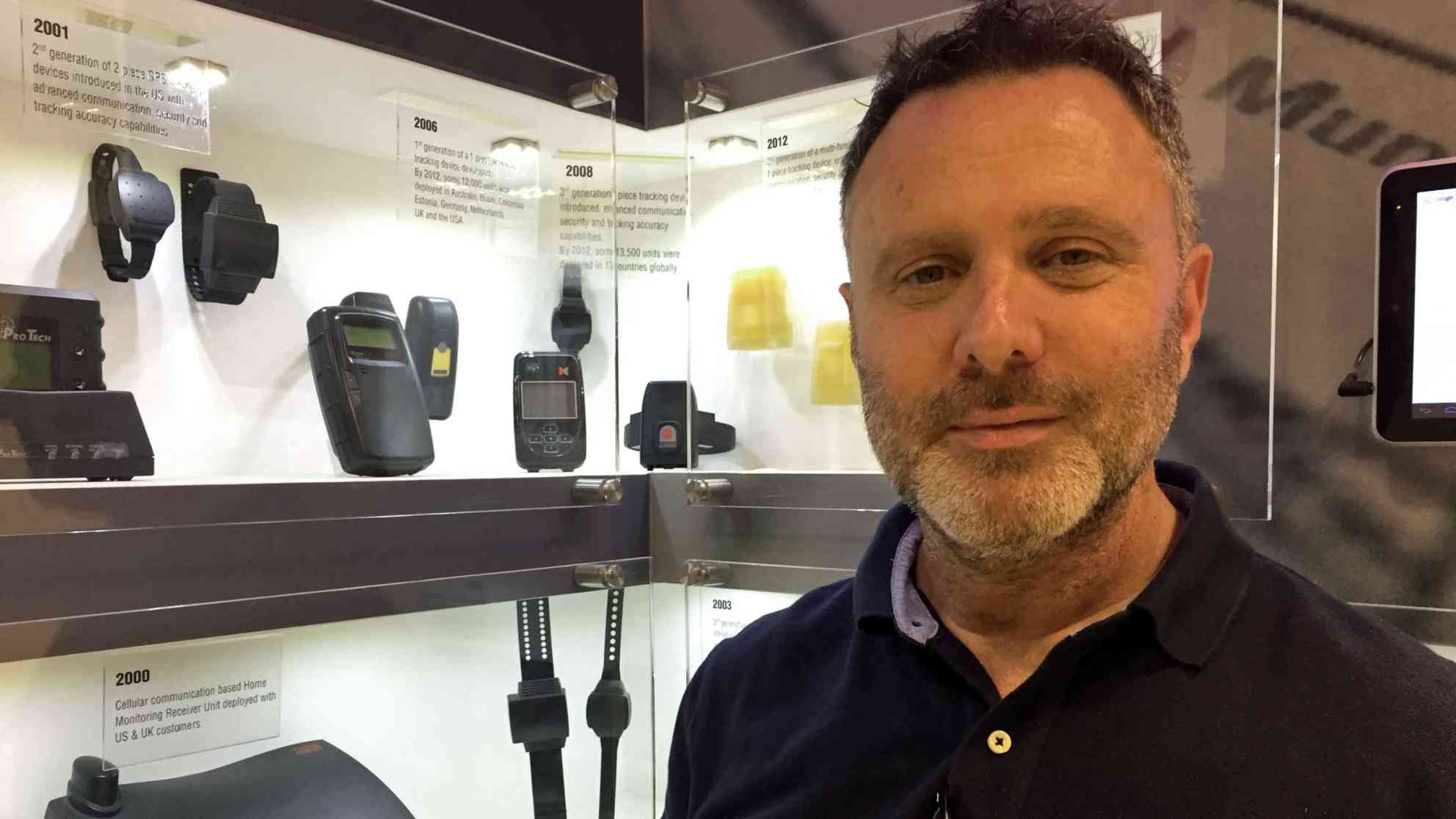 Leo Milstein ist Vizepräsident der Sparte für elektronische Überwachung des israelischen Konzerns 3M, dem weltweit führenden Anbieter von elektronischen Fußfesseln. Foto: BR | Torsten Teichmann