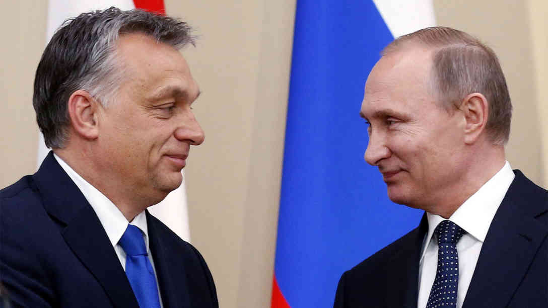 Der russische Präsident Wladimir Putin (r) und der ungarische Ministerpräsident Viktor Orban bei einem Treffen in Moskau (17. Februar 2016). Foto: picture alliance | Maxim Shipenkov | Pool | EPA POOL | dpa