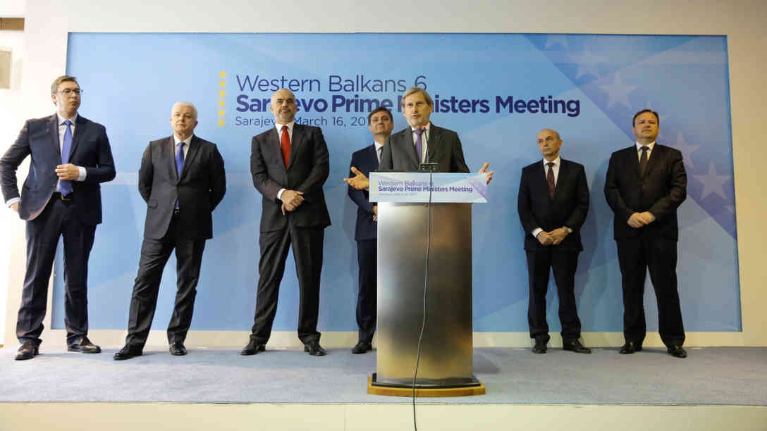 Die Premierminister der Westbalkanländer trafen in Sarajevo EU-Erweiterungskommisar Johannes Hahn. Foto: picture alliance/dpa